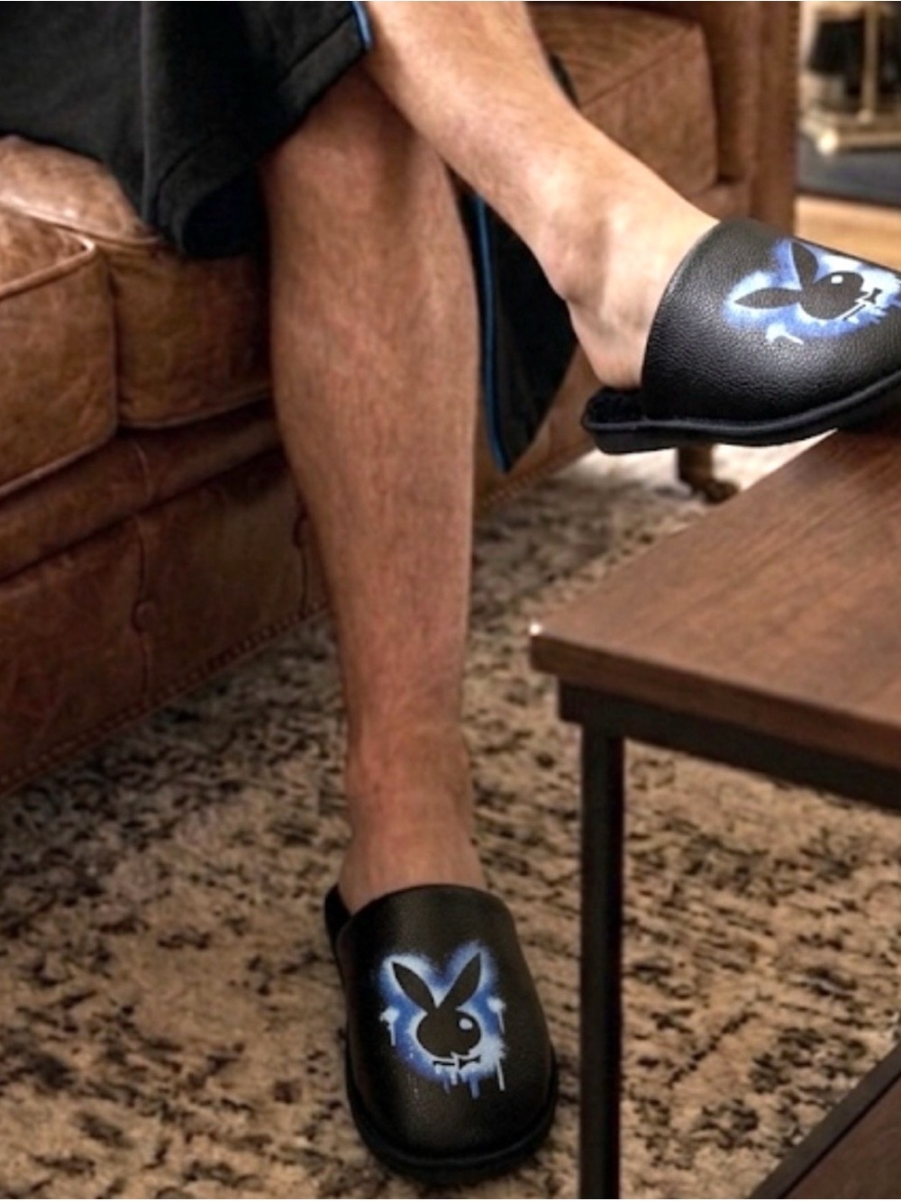 PLAYBOY MENS LOUNGE SLIPPERS M 9/10 BUNNY INDOORS OUTDOORS MEMORY FOAM AUTHENTIC